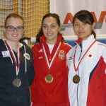 Die Medaillengewinnerinnen Frauen: Katharina Auer (Silber), Ivana Andjusic Maksimovic (Serbien - Gold), Ayano Shimizu (Japan - Bronze)